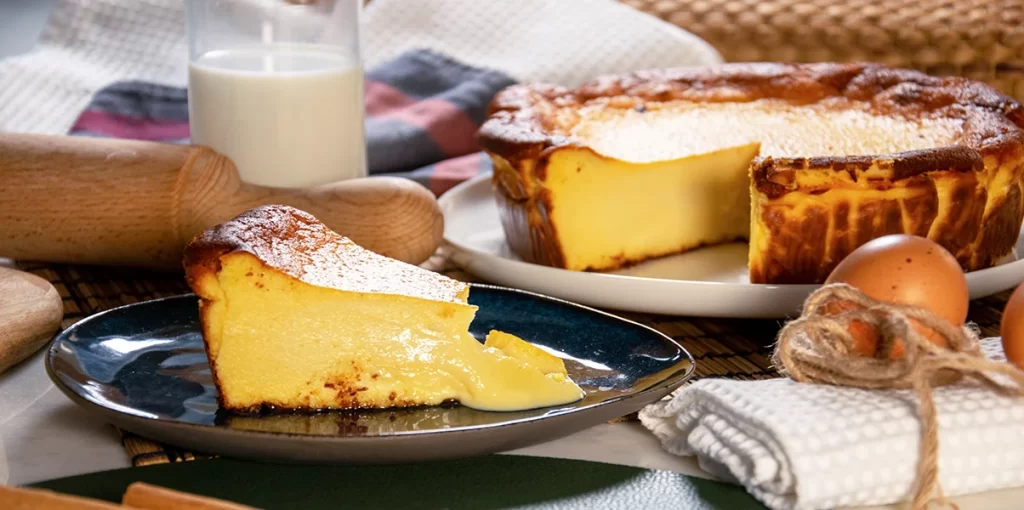 Porción de tarta cremosa de queso de la Tía Cristina.